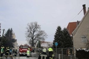 Brand Lauingen Asylbewerberunterkunft Feuerwehr und THW