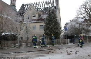 Brand Lauingen Asylbewerberunterkunft Feuerwehr und THW