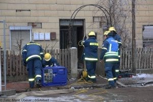 Brand Lauingen Asylbewerberunterkunft Feuerwehr und THW