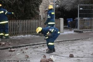 Brand Lauingen Asylbewerberunterkunft Feuerwehr und THW