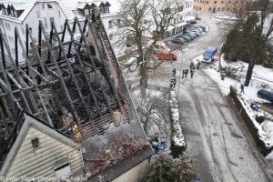 Brand Lauingen Asylbewerberunterkunft Feuerwehr und THW
