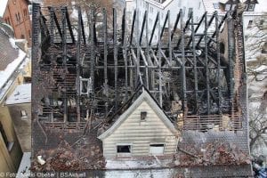 Brand Lauingen Asylbewerberunterkunft Feuerwehr und THW
