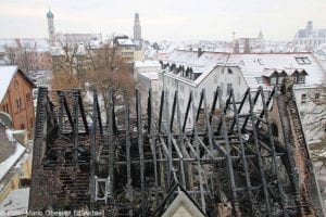 Brand Lauingen Asylbewerberunterkunft Feuerwehr und THW