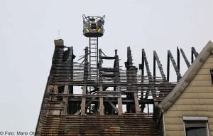 Brand Lauingen Asylbewerberunterkunft Feuerwehr und THW