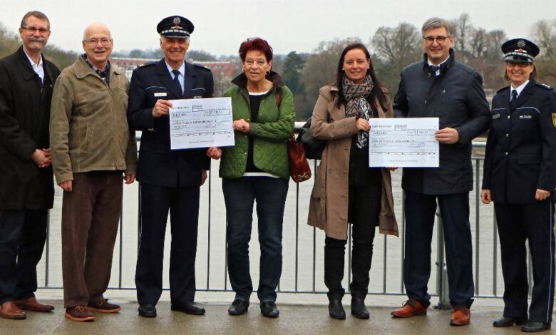 Scheckübergabe Polizei Weisser Ring