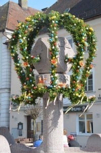 Osterbrunnen in Günzburg 2017 geschmueckt