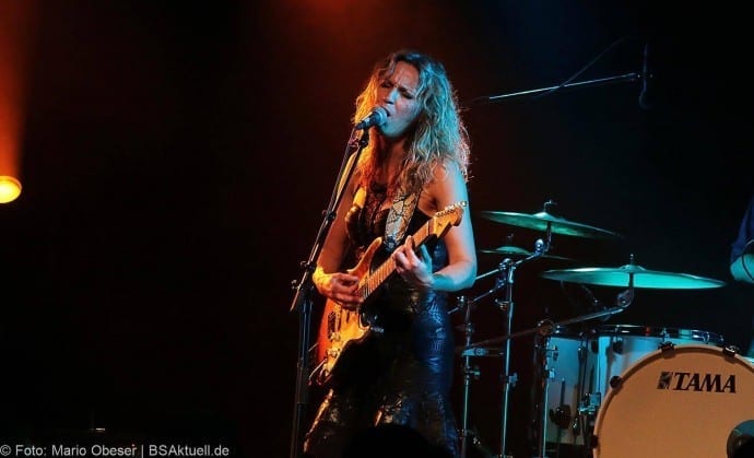 Konzert Ana Popovic und Band im UlmerZelt 2017