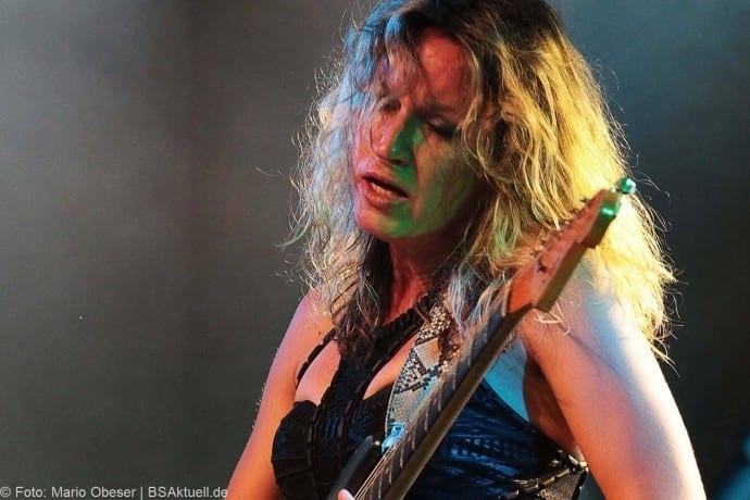 Konzert Ana Popovic und Band im UlmerZelt 2017