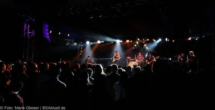 Konzert Ana Popovic und Band im UlmerZelt 2017