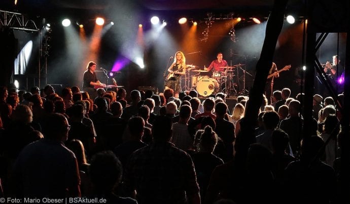 Konzert Ana Popovic und Band im UlmerZelt 2017