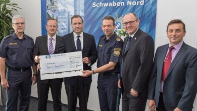 Lichtbild Spendenübergabe Polizei