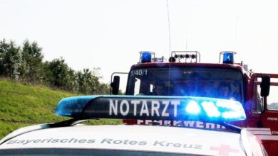 Notarzt und Feuerwehrfahrzeug Blaulicht