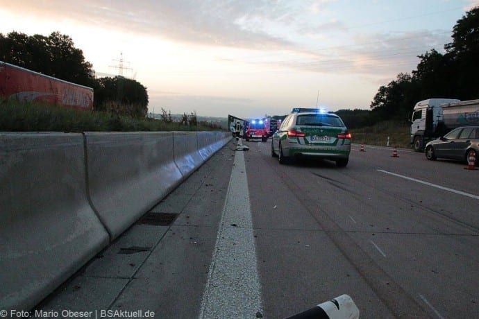 Verkehrsunfall LKW auf A8 zwischen Guenzburg-Burgau