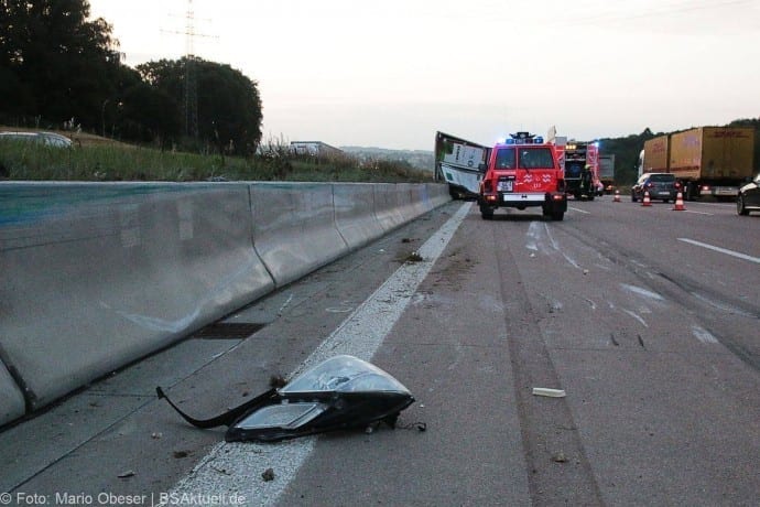 Verkehrsunfall LKW auf A8 zwischen Guenzburg-Burgau