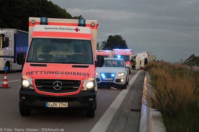 Verkehrsunfall LKW auf A8 zwischen Guenzburg-Burgau
