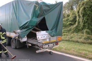 Kreis Unterallgäu: Lastwagen fährt auf der A7 auf anderen LKW auf