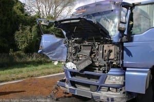 Kreis Unterallgäu: Lastwagen fährt auf der A7 auf anderen LKW auf