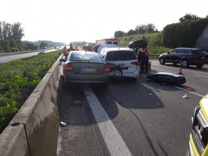 Kreis Günzburg - Unfall A8 bei Bubesheim
