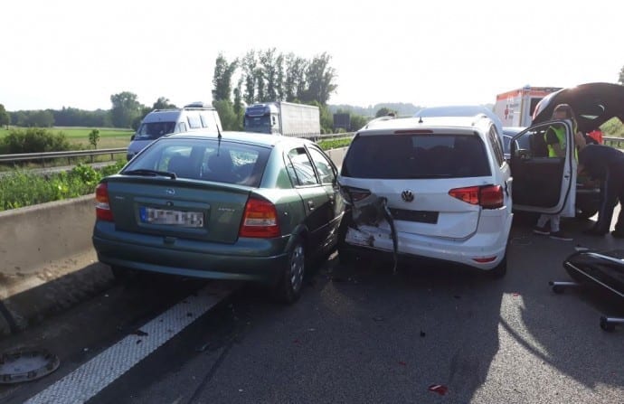 Kreis Günzburg - Unfall A8 bei Bubesheim