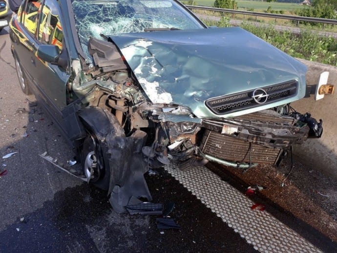 Kreis Günzburg - Unfall A8 bei Bubesheim