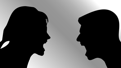 Frau und Mann streiten