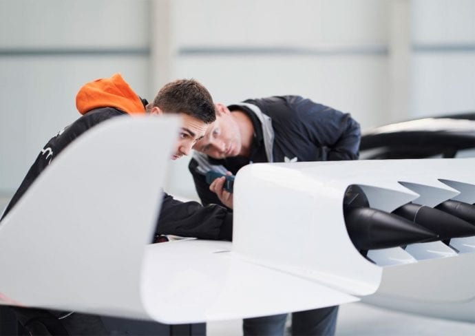 Lilium_P001_engineers-checking-the-jet-engines_screen