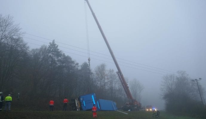 Lkw Unfall Harburg 25112019 Bergung