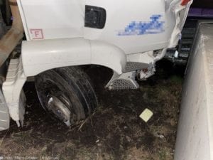 Lkw kommt auf der A8 an der AS Burgau von der Fahrbahn ab