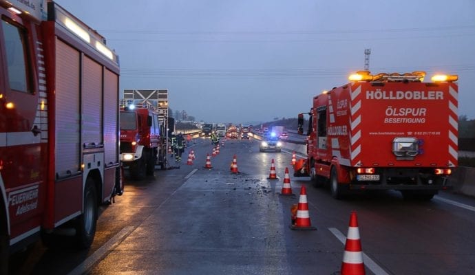 Schwerer Verkehrsunfall A8 bei Neusäß Augsburg am 06.12.2019