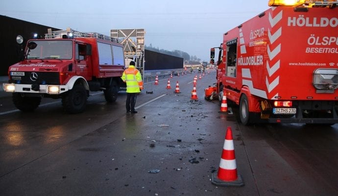 Schwerer Verkehrsunfall A8 bei Neusäß Augsburg am 06.12.2019