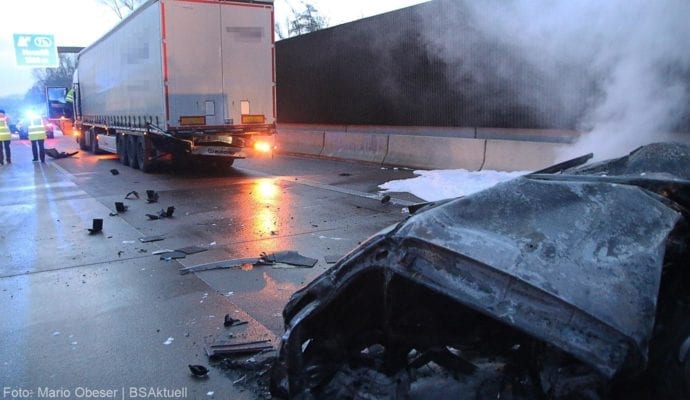 Schwerer Verkehrsunfall A8 bei Neusäß Augsburg am 06.12.2019