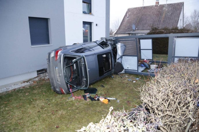 Bobingen Pkw Unfall Balkon 26012020 10