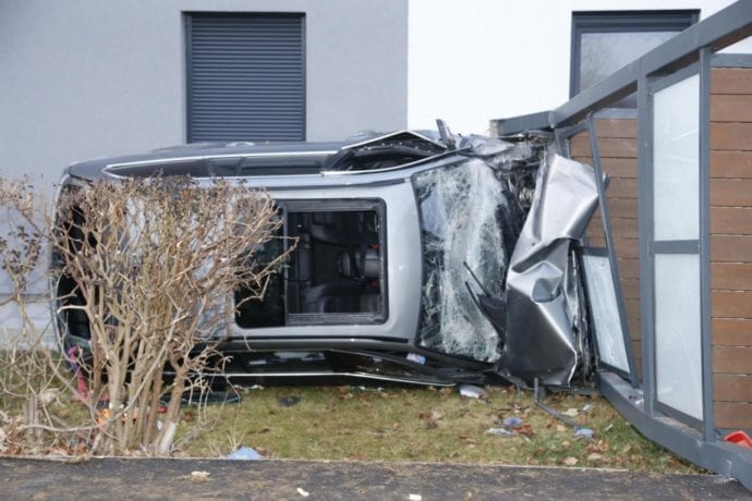 Bobingen Pkw Unfall Balkon 26012020 4