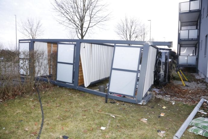 Bobingen Pkw Unfall Balkon 26012020 8