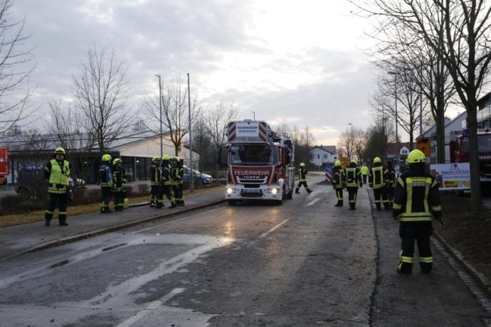 Bobingen Pkw Unfall Balkon 26012020 9