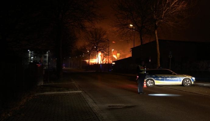 Millionenschaden Brand Lagerhalle Lauingen