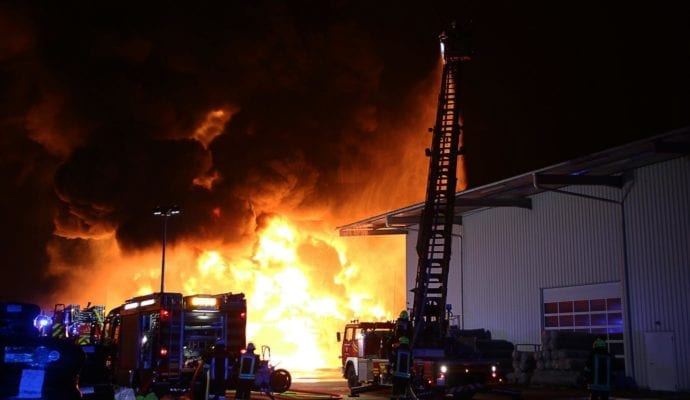 Millionenschaden Brand Lagerhalle Lauingen