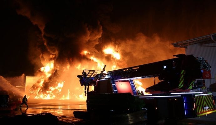 Millionenschaden Brand Lagerhalle Lauingen