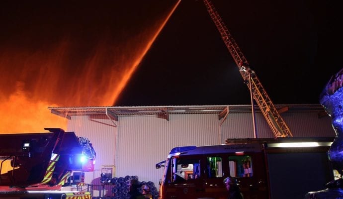 Millionenschaden Brand Lagerhalle Lauingen