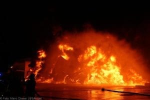 Millionenschaden Brand Lagerhalle Lauingen