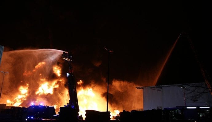 Millionenschaden Brand Lagerhalle Lauingen