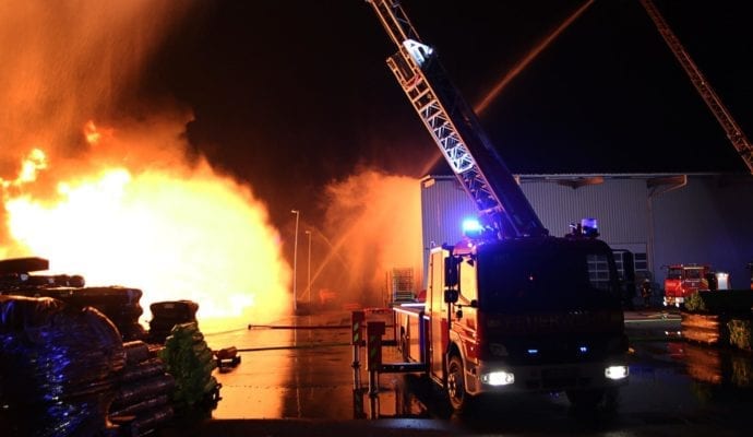 Millionenschaden Brand Lagerhalle Lauingen