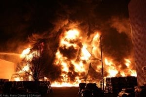 Millionenschaden Brand Lagerhalle Lauingen