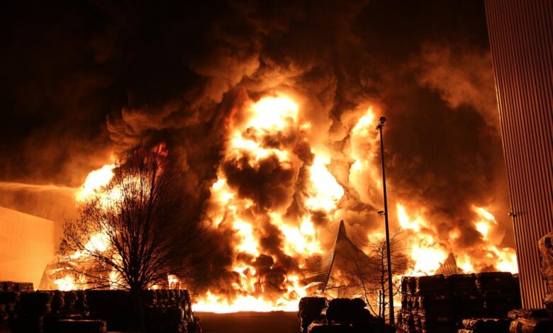 Millionenschaden Brand Lagerhalle Lauingen