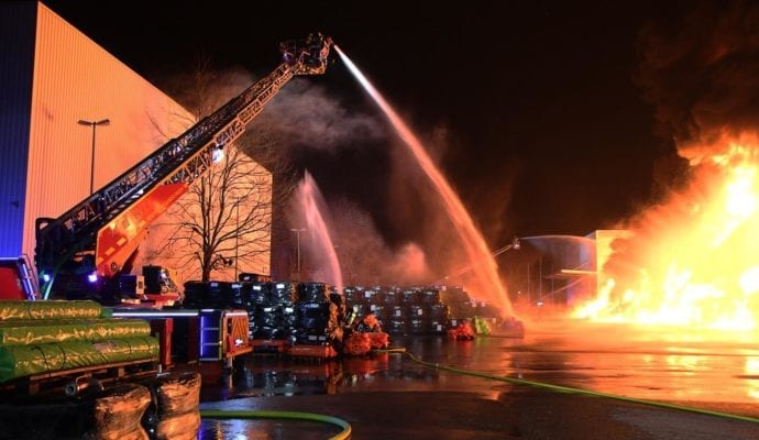 Millionenschaden Brand Lagerhalle Lauingen