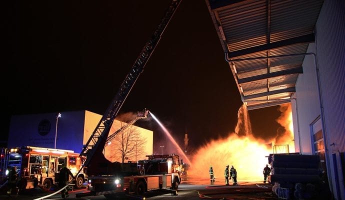 Millionenschaden Brand Lagerhalle Lauingen