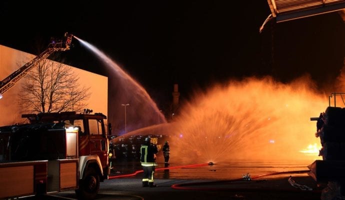 Millionenschaden Brand Lagerhalle Lauingen