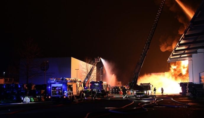 Millionenschaden Brand Lagerhalle Lauingen