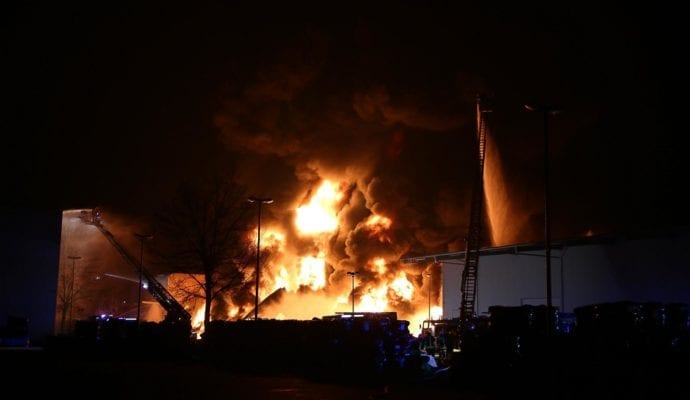 Millionenschaden Brand Lagerhalle Lauingen