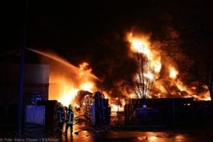 Millionenschaden Brand Lagerhalle Lauingen